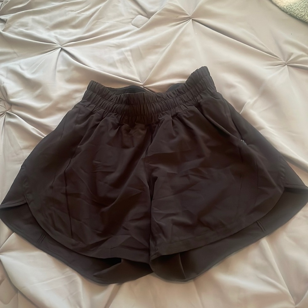Lululemon Track That Lined High rise short 5” size 4